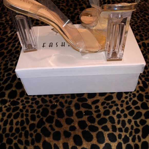 Heels! - Picture 2 of 3